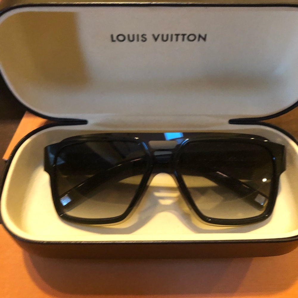 Louis Vuitton , Almost brand new.